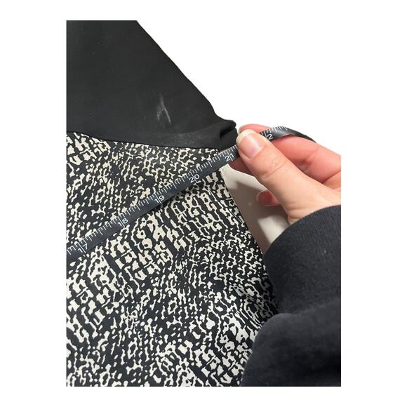 Violet & Claire black white patterned long sleeve top zip up back large - Picture 6 of 6